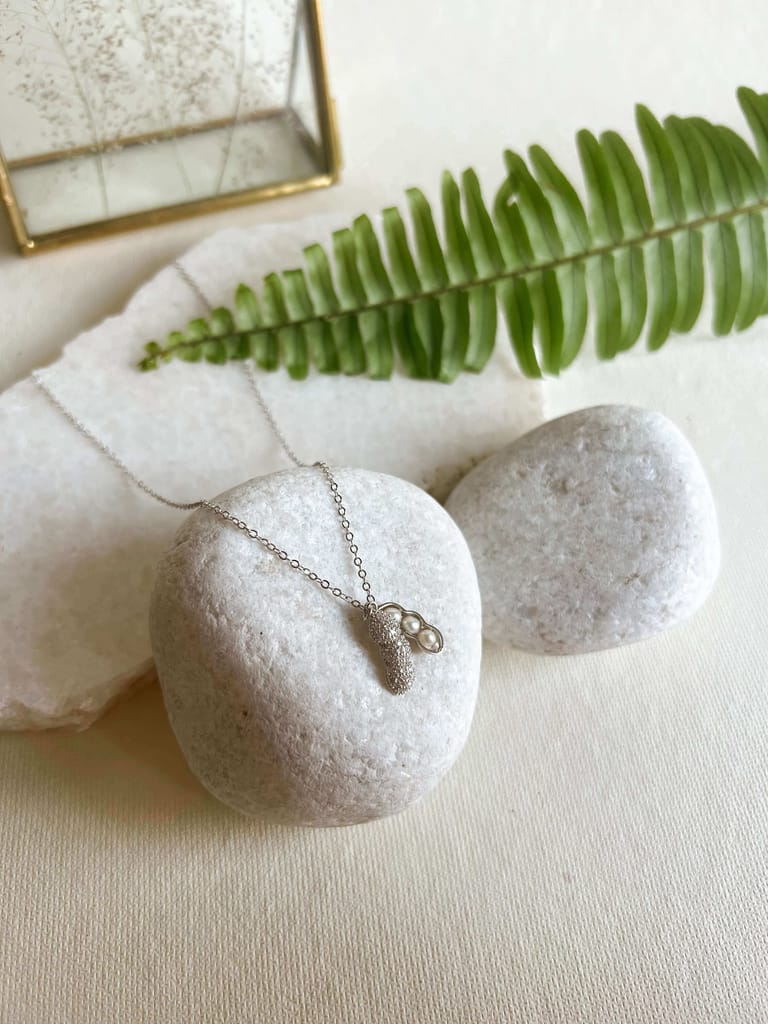 Tamarind silver neck chain in zircon