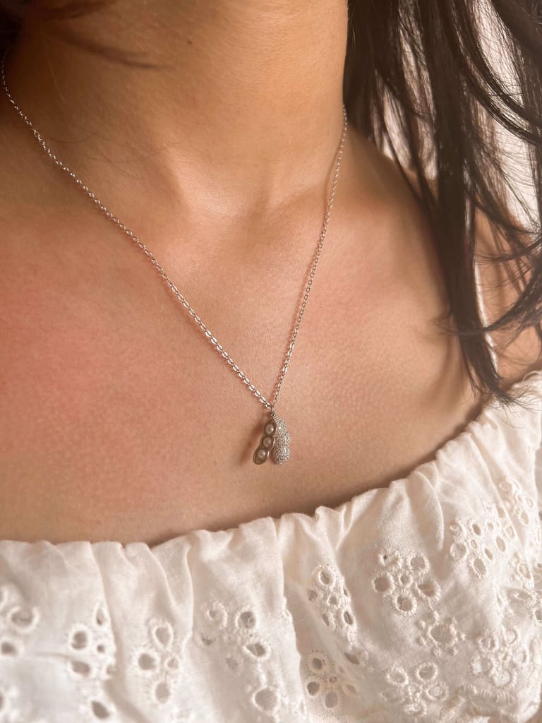 Tamarind silver neck chain in zircon