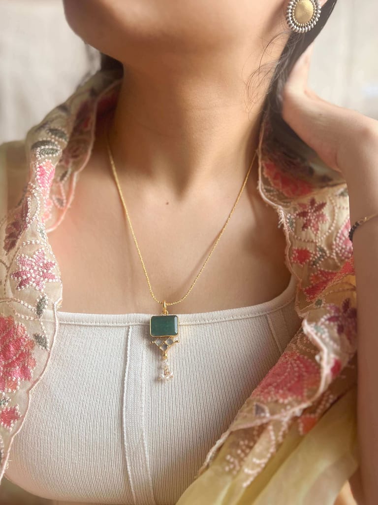 Siya gold plated pure silver pendant chain with green onyx and polki