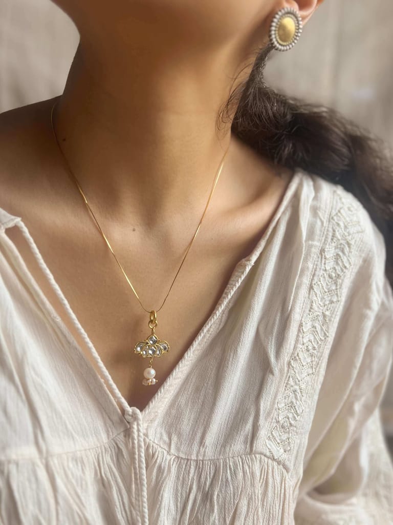 Bodhi gold plated silver neck chain with lotus pendant in kundan