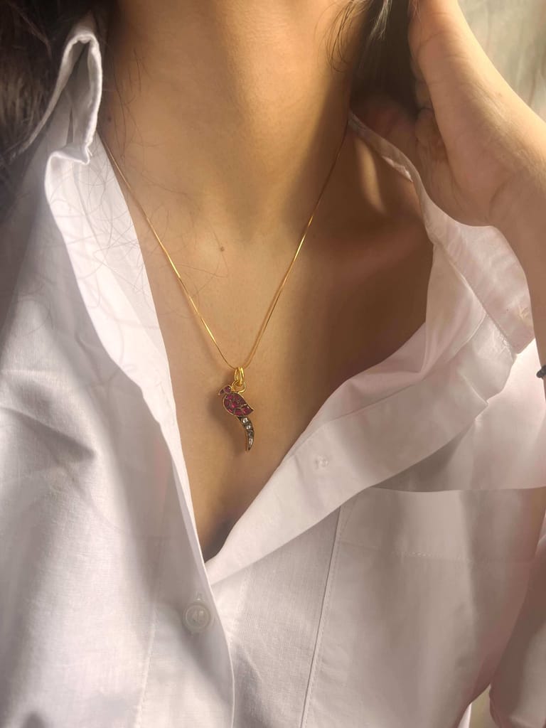 Dhuni gold plated neckchain with parrot motif in kundan