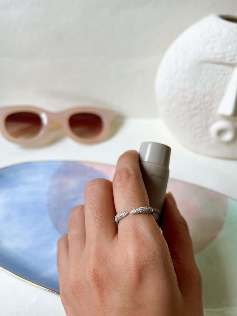 Sienna silver claw ring with zircons