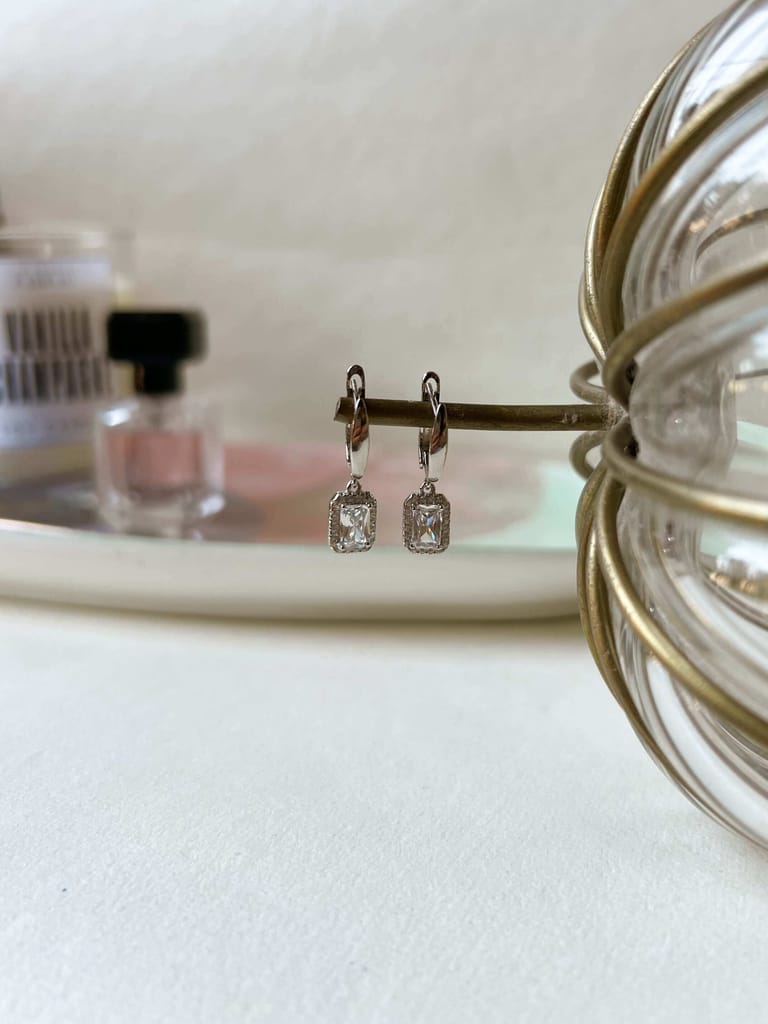 Diva mini danglers in silver with square crystal charm