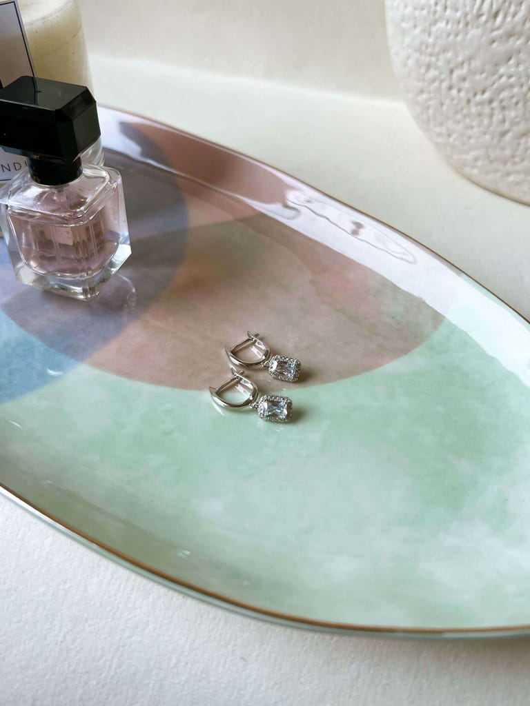 Diva mini danglers in silver with square crystal charm