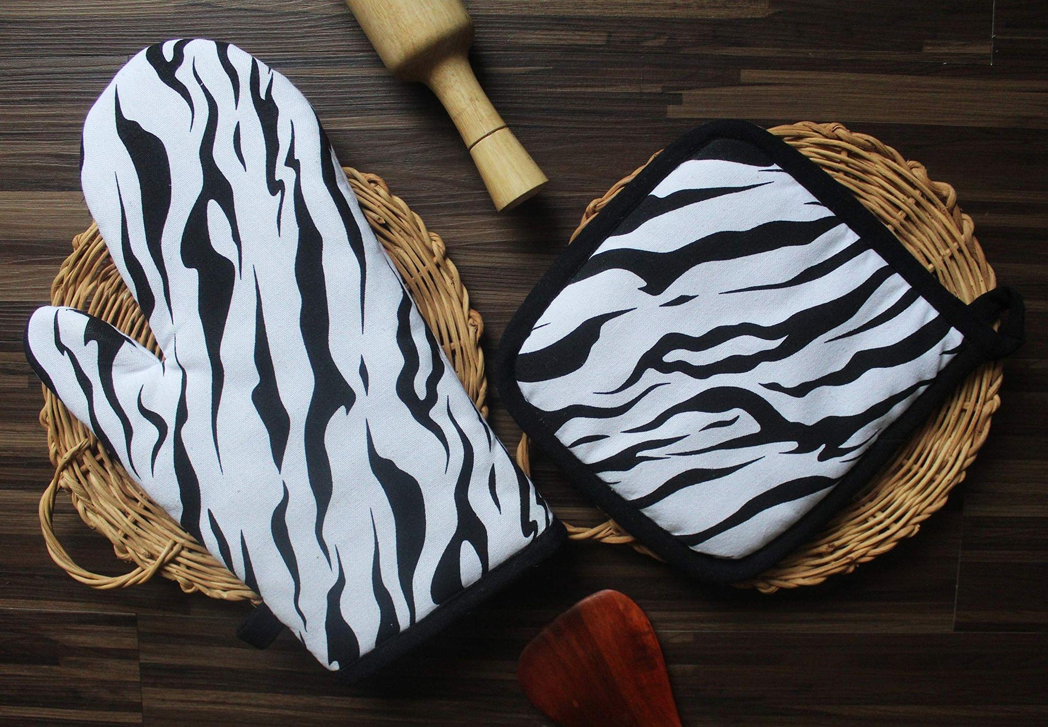 Airwill ? Cotton Designer Pattern Heat Resistant Kitchen Linens (1 Oven Mitt & 1 Pot Holder) (Black,White)