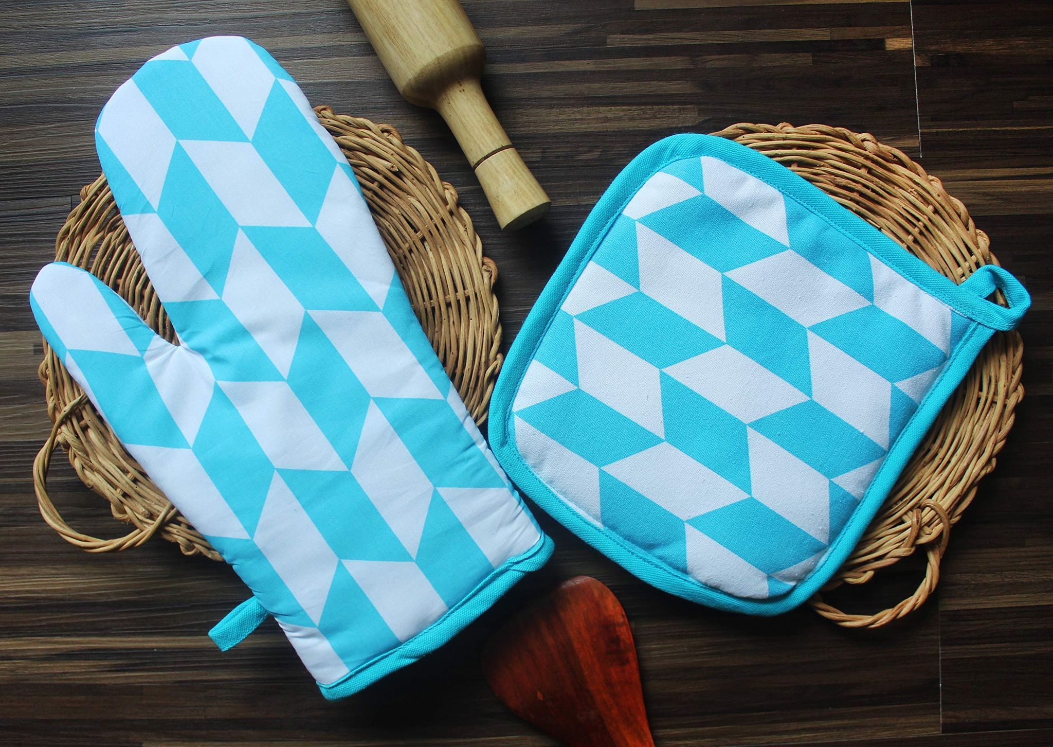 Airwill ? Cotton Designer Pattern Heat Resistant Kitchen Linens (1 Oven Mitt & 1 Pot Holder) (Blue,White)