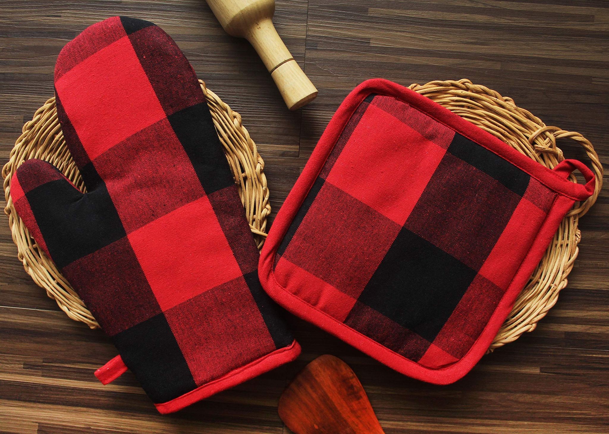 Airwill ? Cotton Designer Pattern Heat Resistant Kitchen Linens (1 Oven Mitt & 1 Pot Holder) (Red,Black)