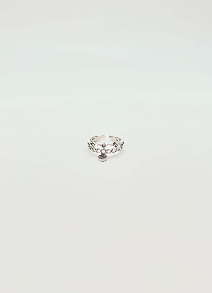 Delara silver ring with link chain and drop detail