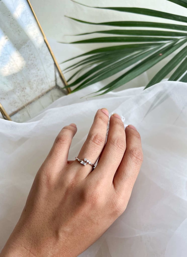 Lumi silver ring with zircons