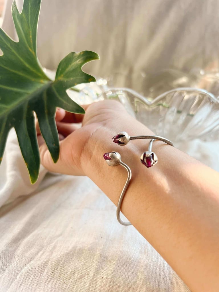 Saanjh oxidised silver kada with red onyx