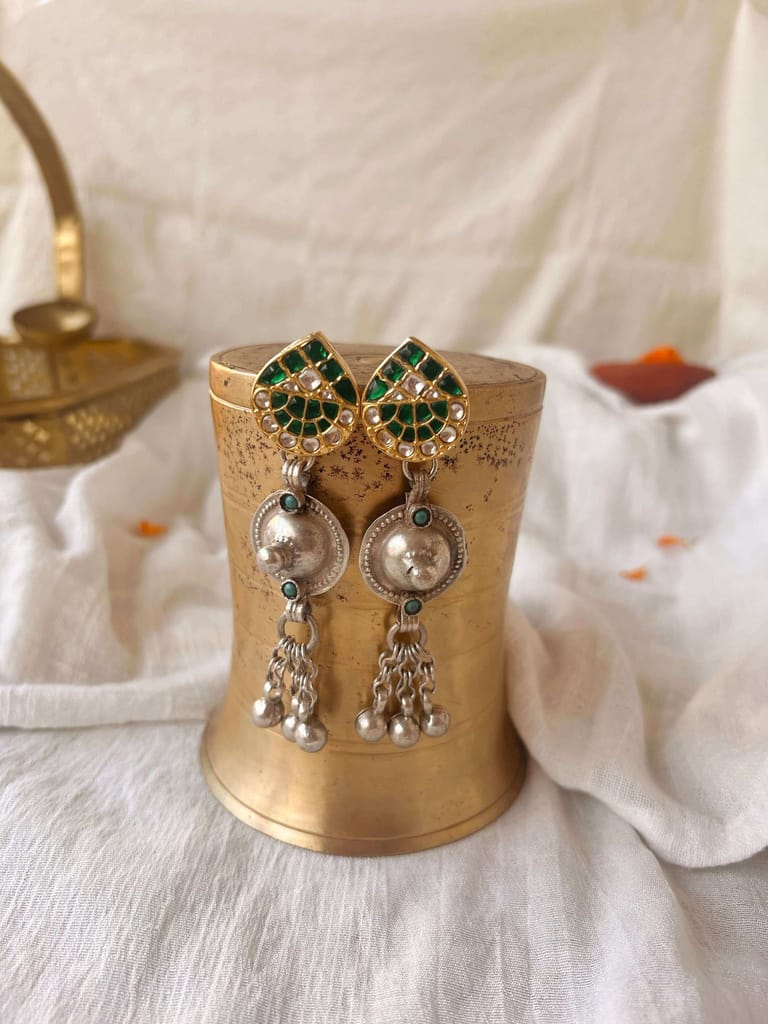 Daiwika dual tone silver earring with kundan