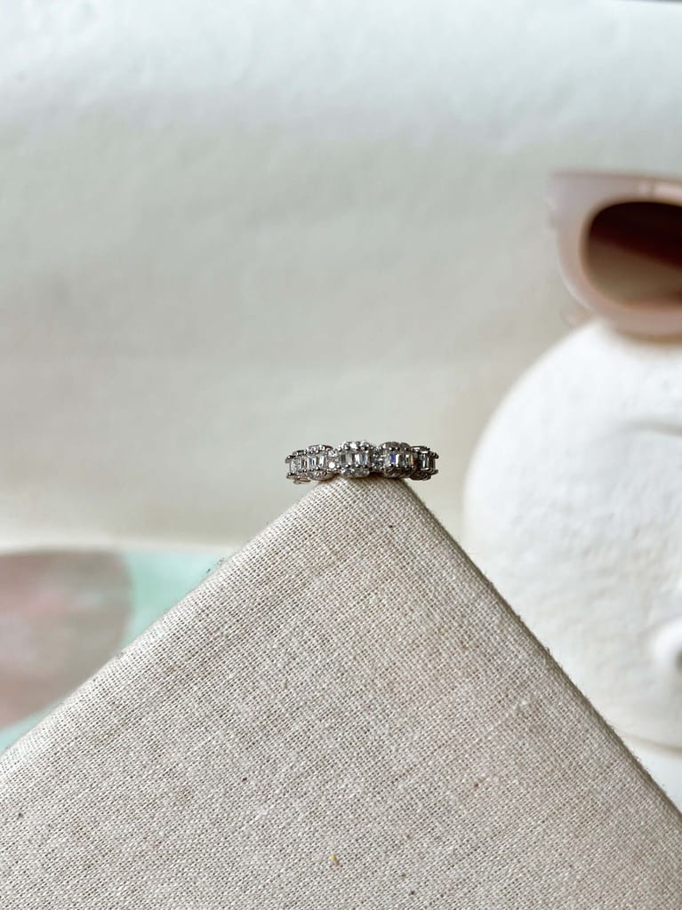 Charlotte silver ring with zirconia details