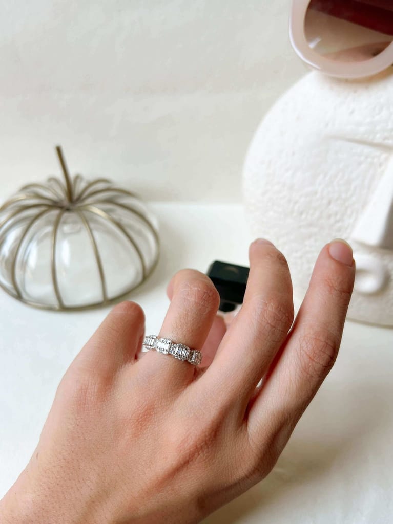 Charlotte silver ring with zirconia details