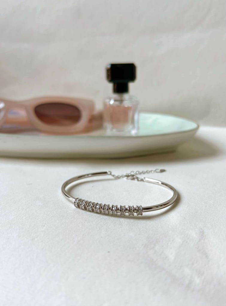 Twisty bracelet cuff in silver with zirconia