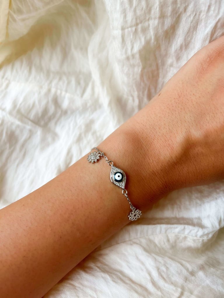 Talisman bracelet in silver with charms