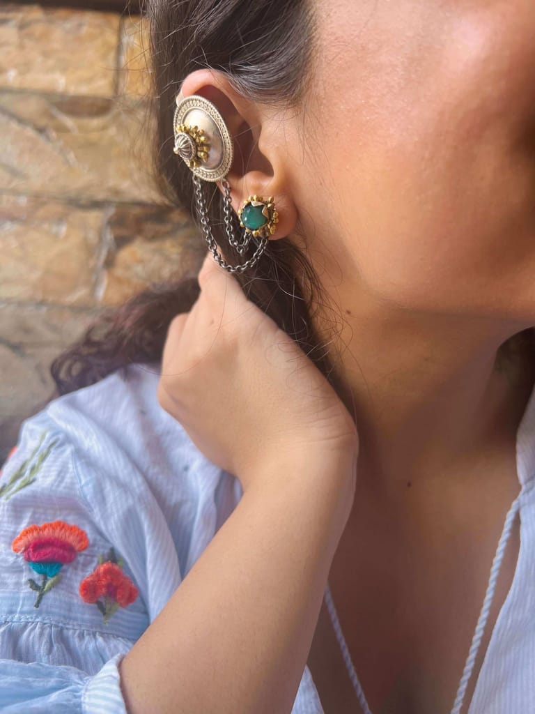 Niyati earcuff with emerald stud