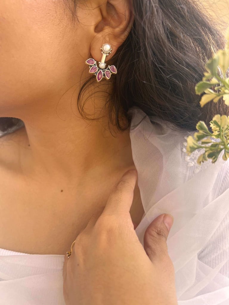 Diya silver stud with ruby glass stone