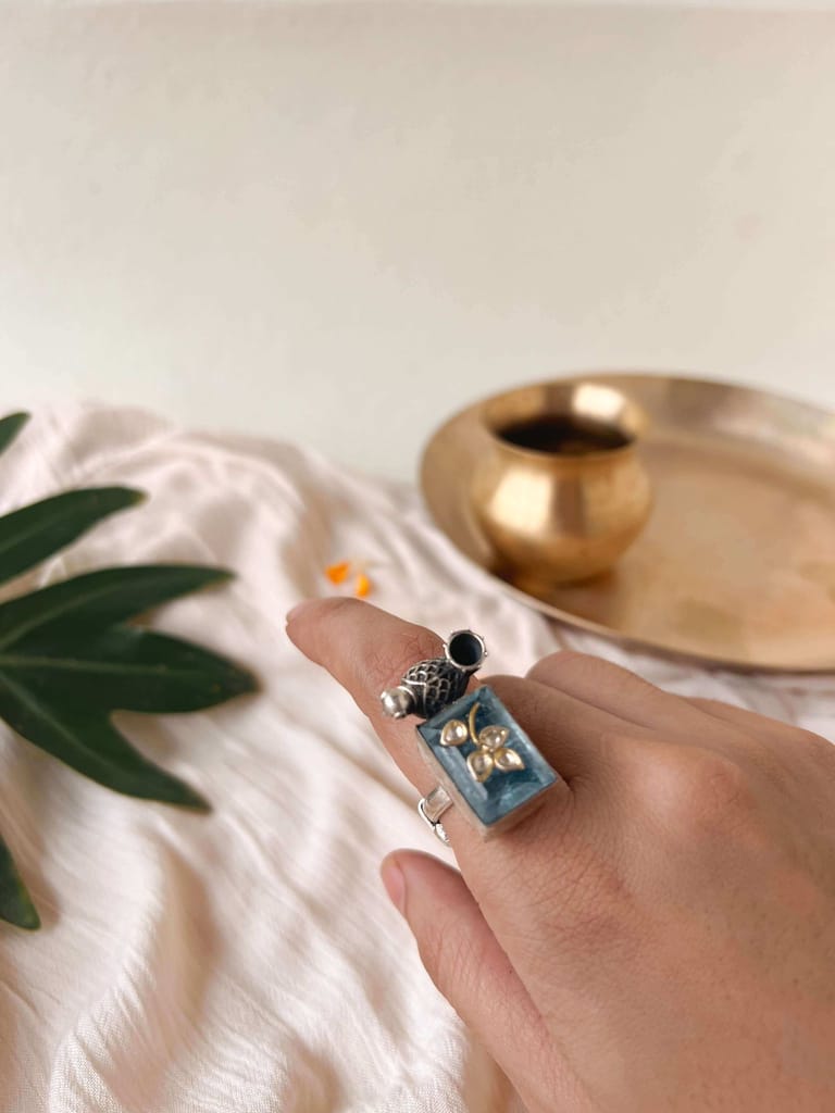 Iravat silver ring with aquamarine stone and kundan work