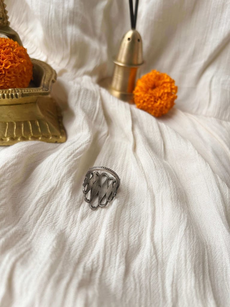 Taaj oxidised silver ring