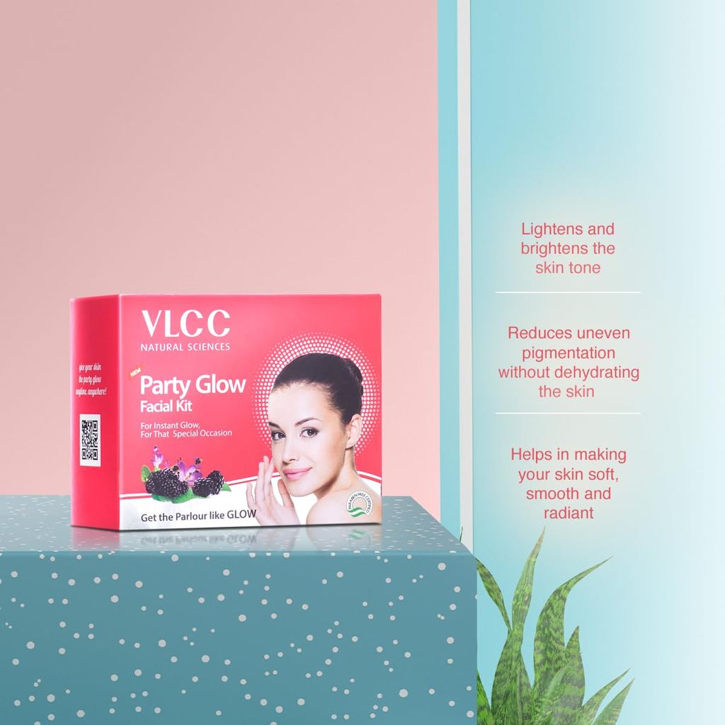 VLCC Party Glow Facial Kit - 60 g | Intense Glow for Clear, Bright Skin. Special Occasion at home facial. With Indian Berberry, Saffron, Mulberry, and Hazlenut. Helps reduce pigmentation and uneven skin tone.