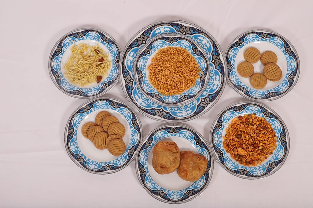 Hitkari Porcelain Marrakesh Snacks Set-7Pc.| Set for 6 with 1 Serving Plate |Snacks Set |Serving Set |for House Party| Cake Serving | White,Standerd
