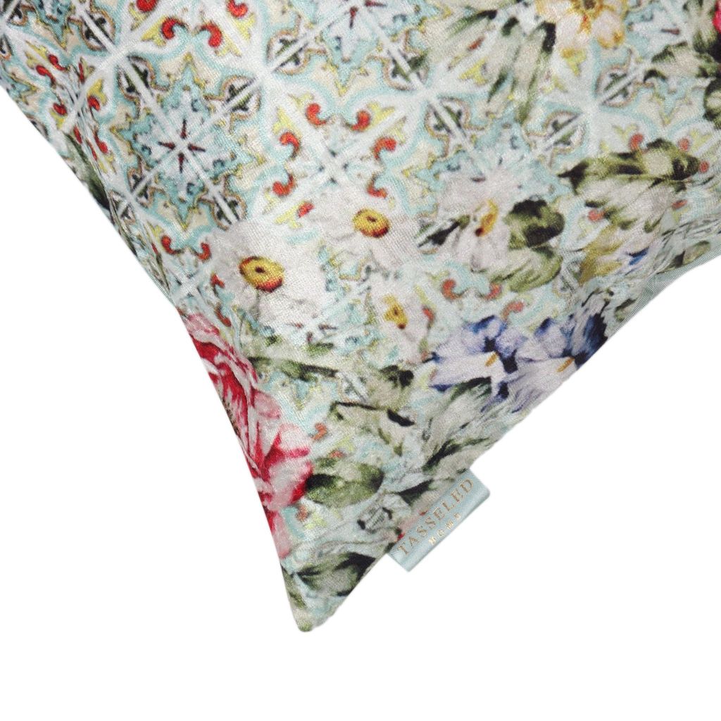 Hydrangea Love Crushed Velvet Cushion Cover (Colour: Multicoloured Size: 16 inch x 16 inch (40cm X 40cm))