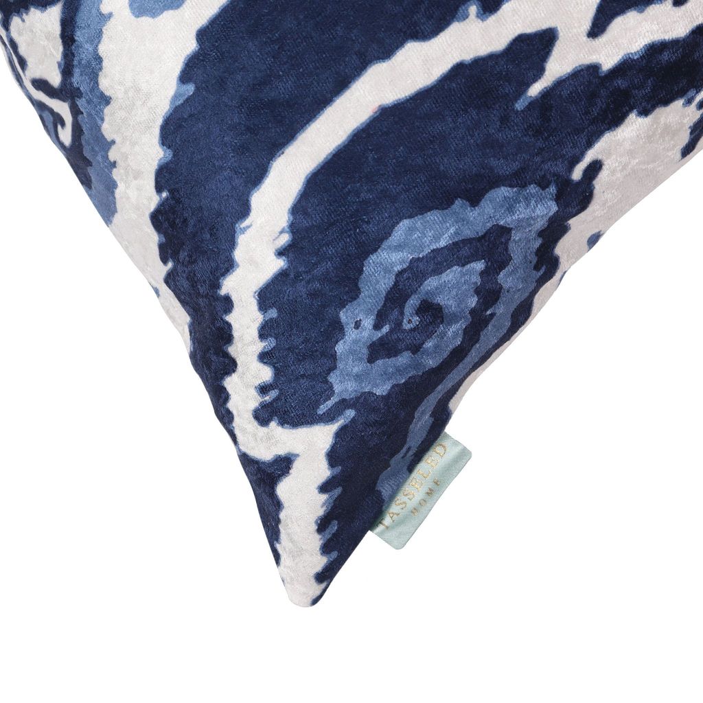 Beauty Crushed Velvet Cushion Cover (Blue and White, 16 x 16 inch)