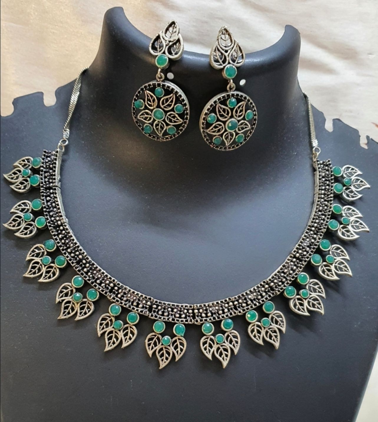Glamvila Green Stone Designer Jewellery Set
