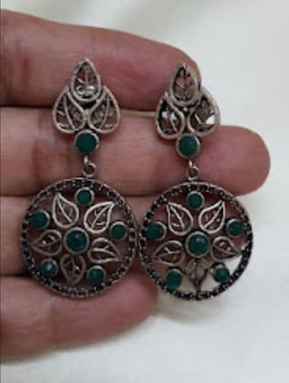 Glamvila Green Stone Designer Jewellery Set