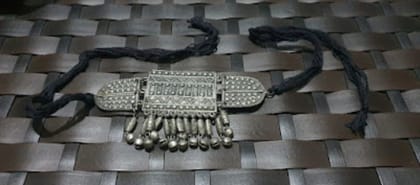 Glamvila Antique Finish Choker