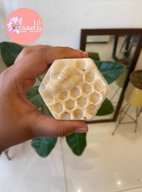 Honey & Oats bar | 100% Handmade Organic Natural Soap | 65 gm | Honey | Prevent from dryness, Natural antibacterial, Keeps skin softer and smoother
