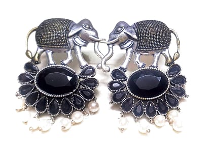 Glamvila Black Stone Stud