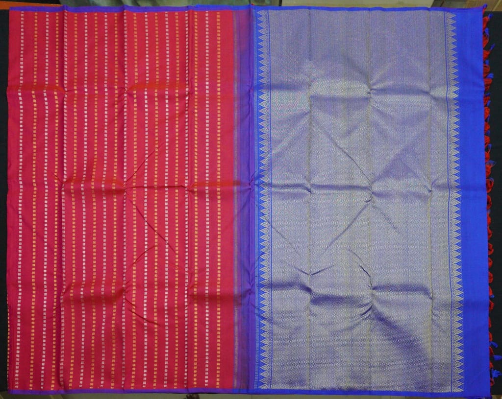 Red Borderless Saree in Kanchipuram Silks | Vivaahasilks.com