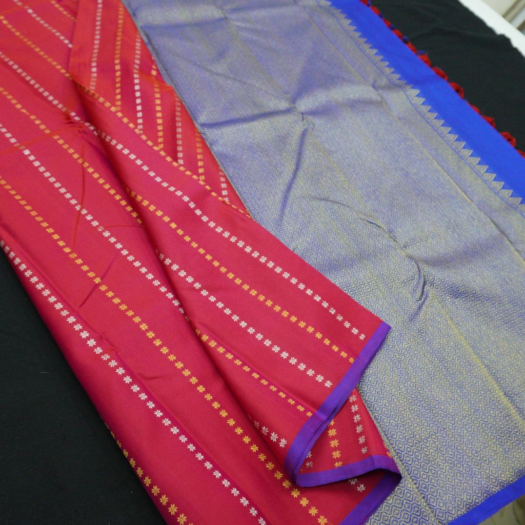 Red Borderless Saree in Kanchipuram Silks | Vivaahasilks.com