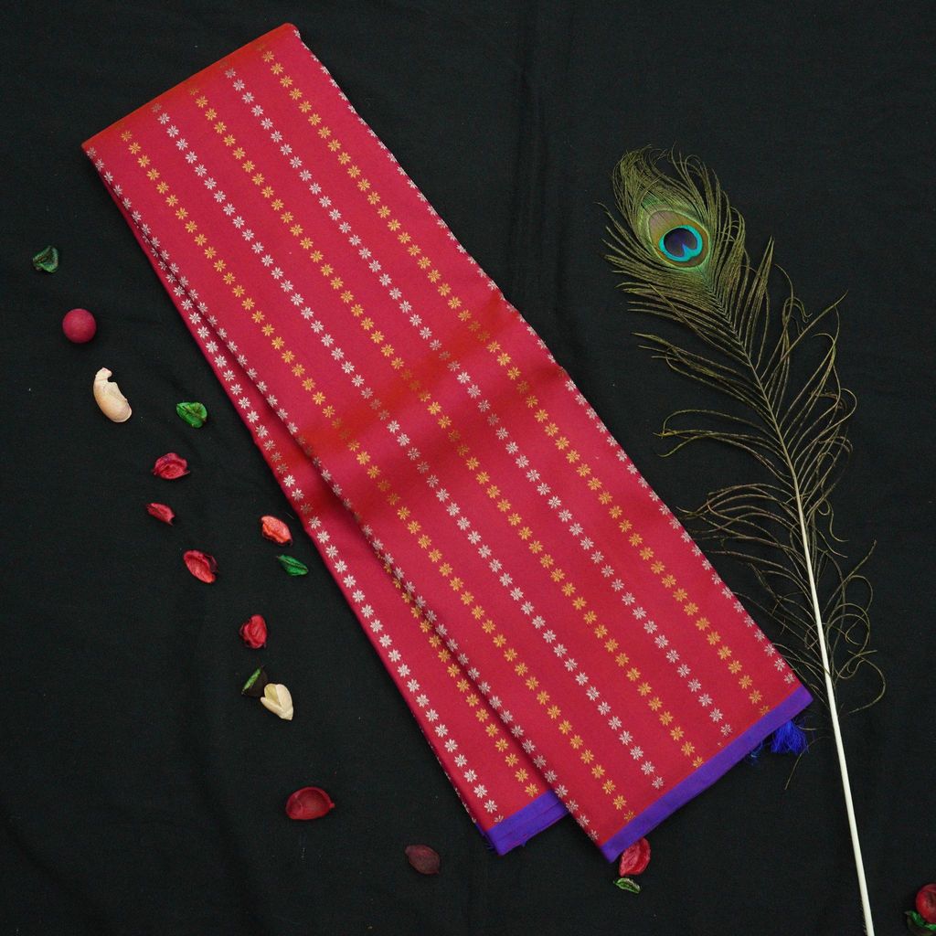 Red Borderless Saree in Kanchipuram Silks | Vivaahasilks.com