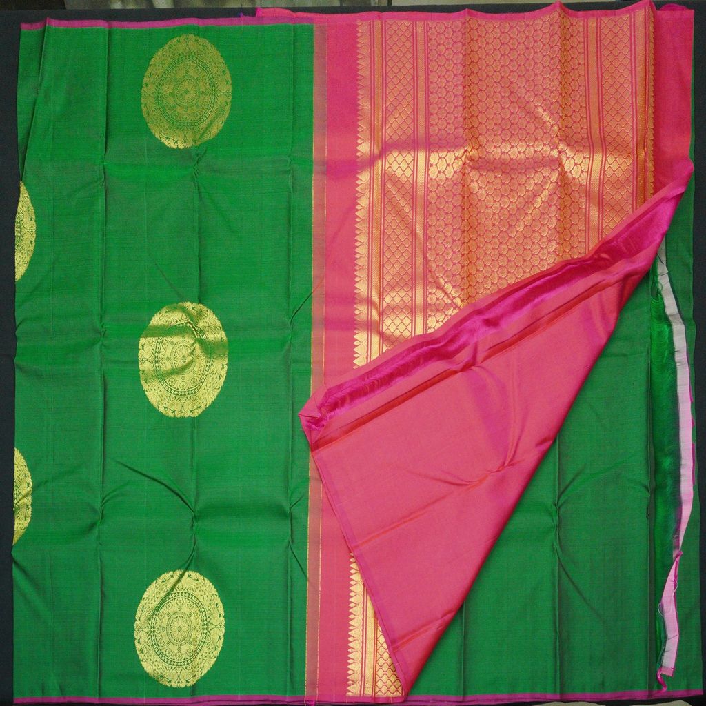 Bottle Green Borderless Pattu Saree - Luxurious Design