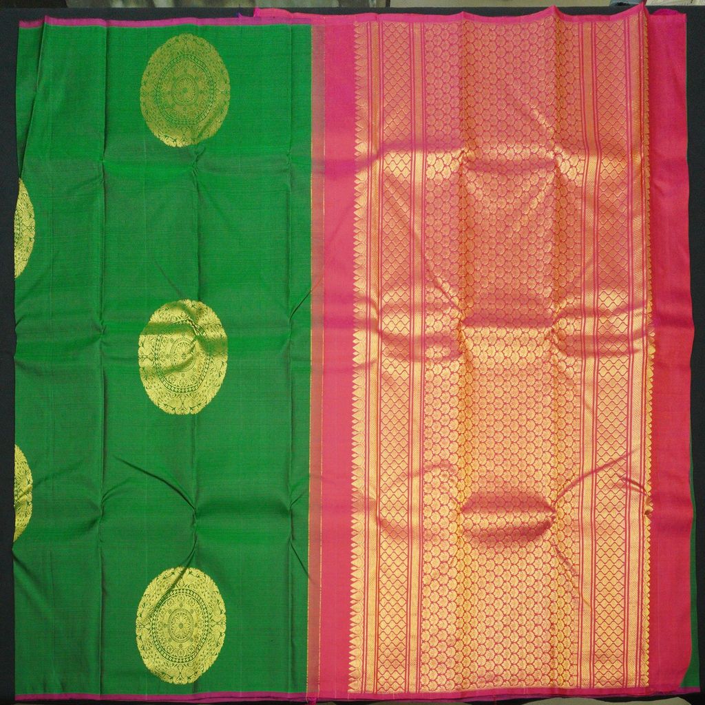 Bottle Green Borderless Pattu Saree - Luxurious Design