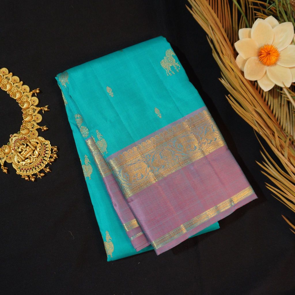 Anandha with Lavender Pure Gold Kanchipuram Silk Saree