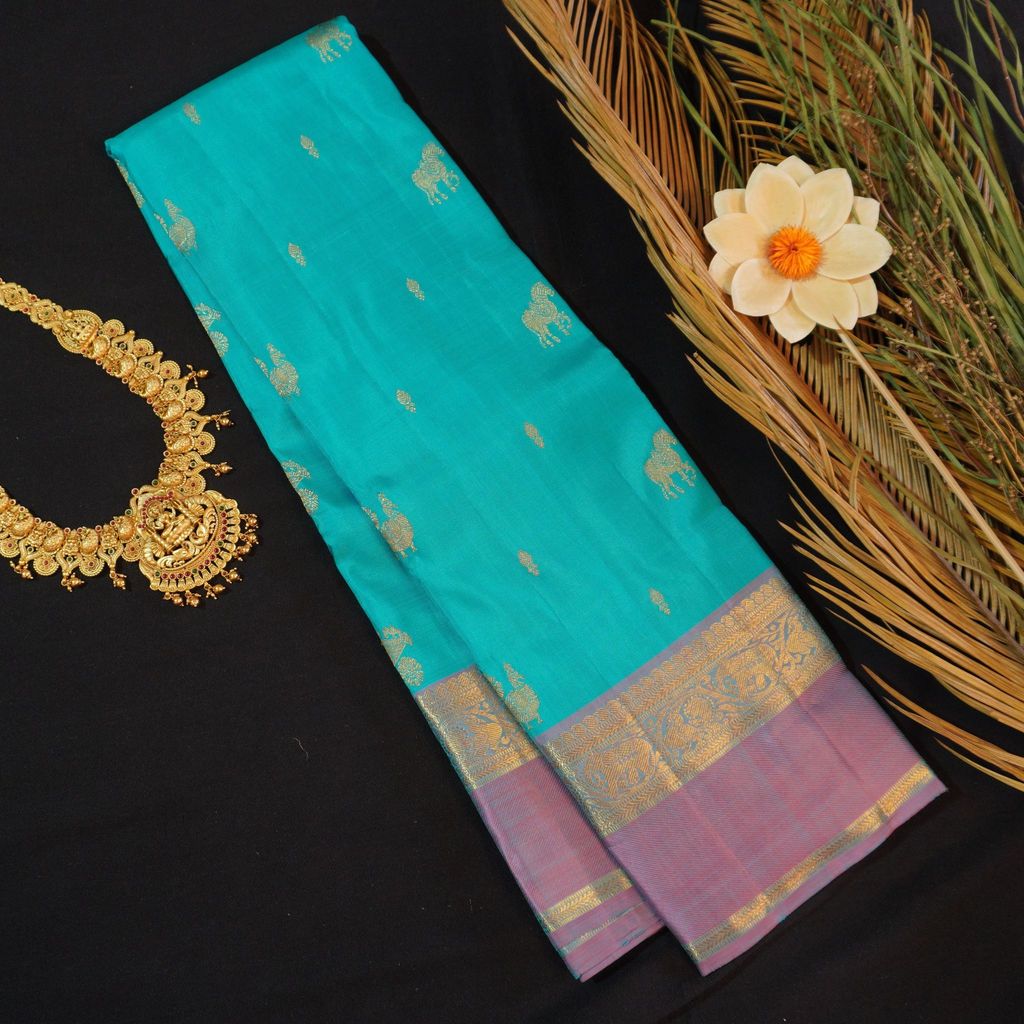 Anandha with Lavender Pure Gold Kanchipuram Silk Saree