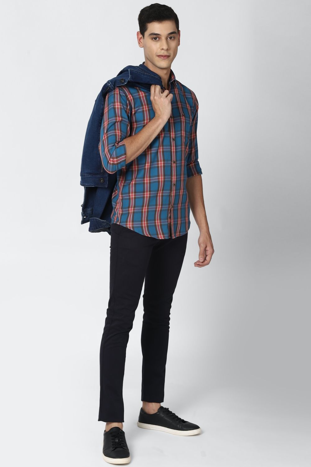 Men Blue Slim Fit Check Full Sleeves Casual Shirt