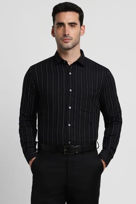 Men Black Slim Fit Formal Full Sleeves Formal Shirt