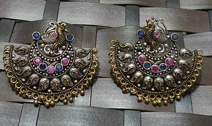 Glamvila Dancing Peacock Stud