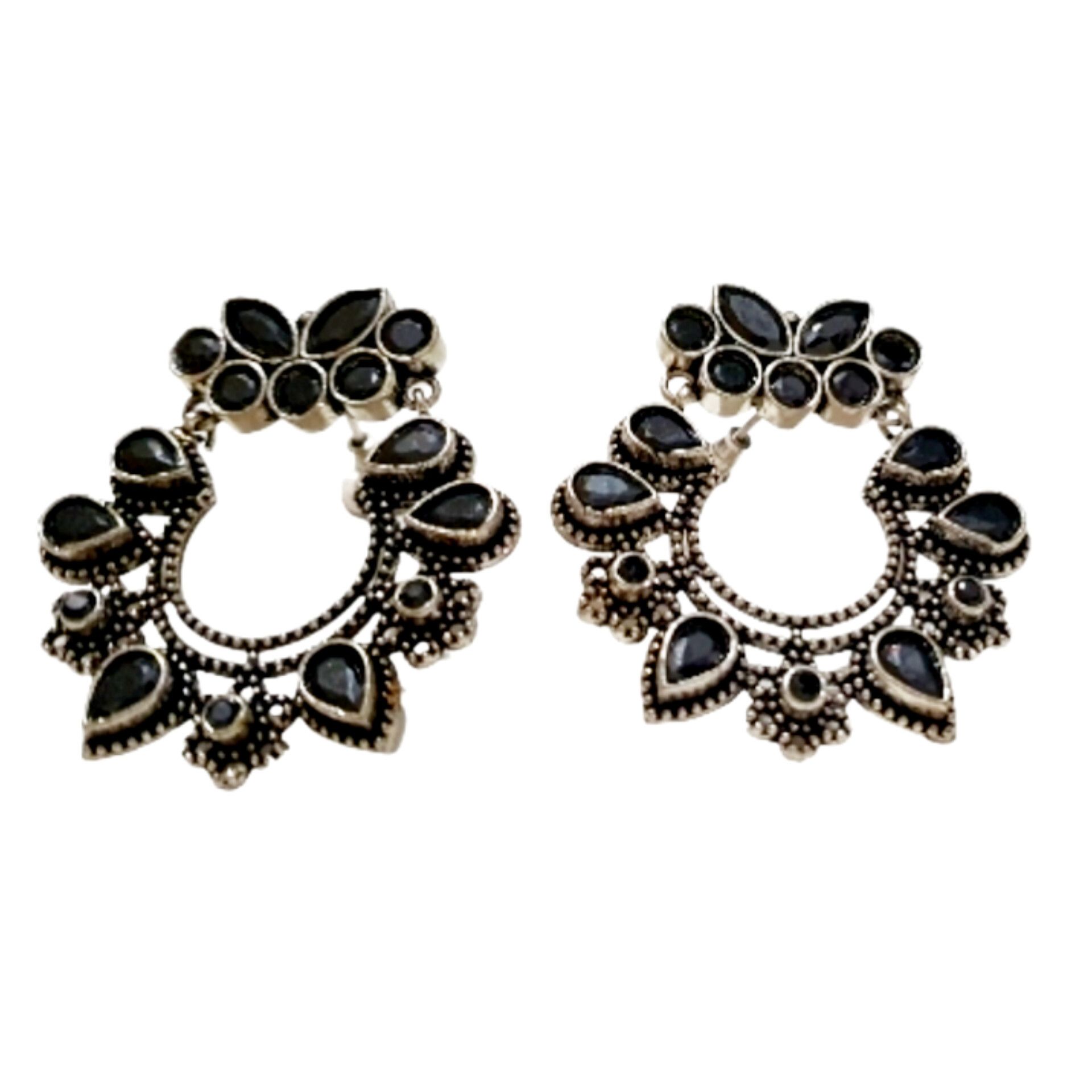 Glamvila Black Stones Chandbali