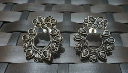 Glamvila Black Stones Chandbali
