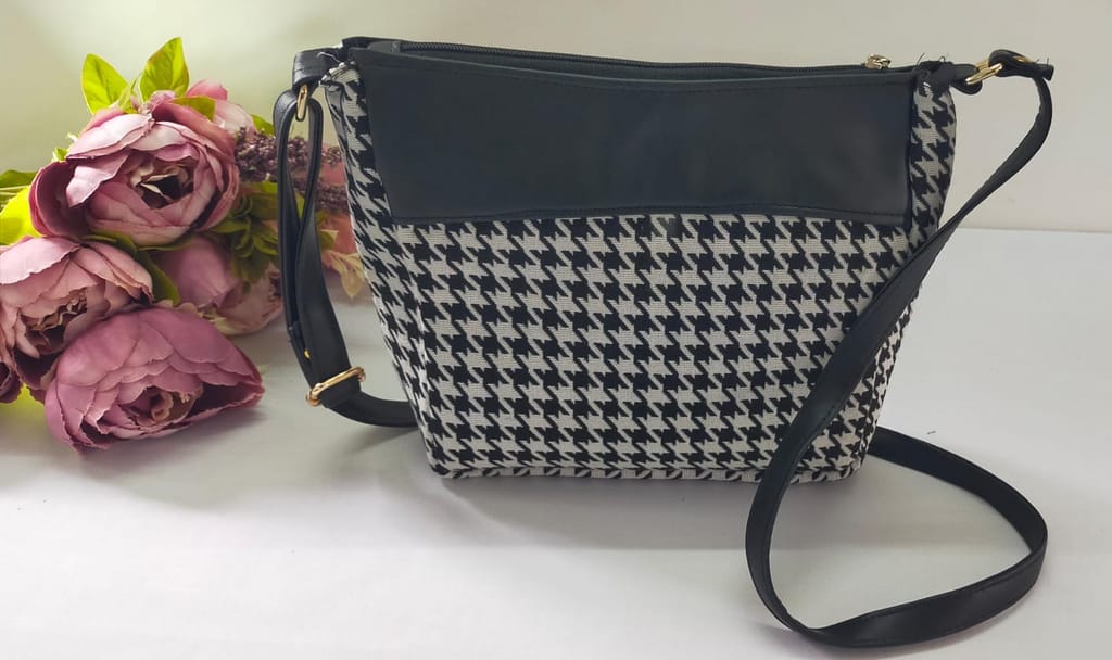 TVMM03-Black and White bag