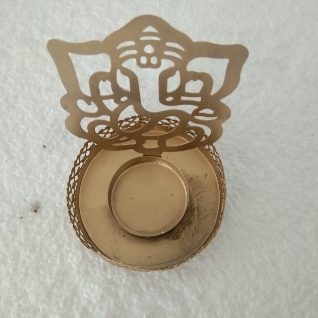 AZIZ GLOBAL TRADING/ BRASS PALATED GANESH T LIGHT CANDLE HOLDER IN LASER CUTTING