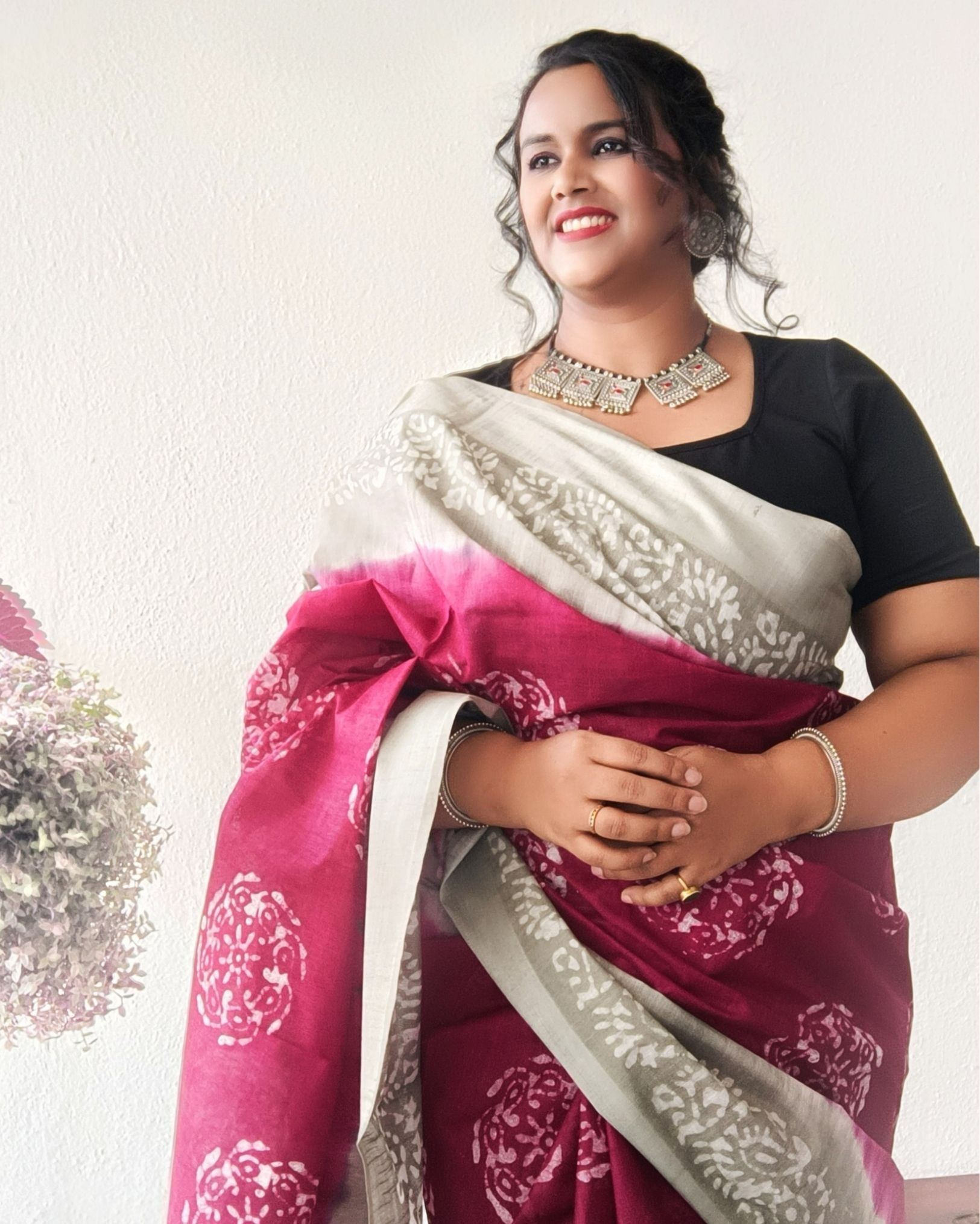 Slub Linen Batik Print Saree Red & Grey Color with running blouse-6025