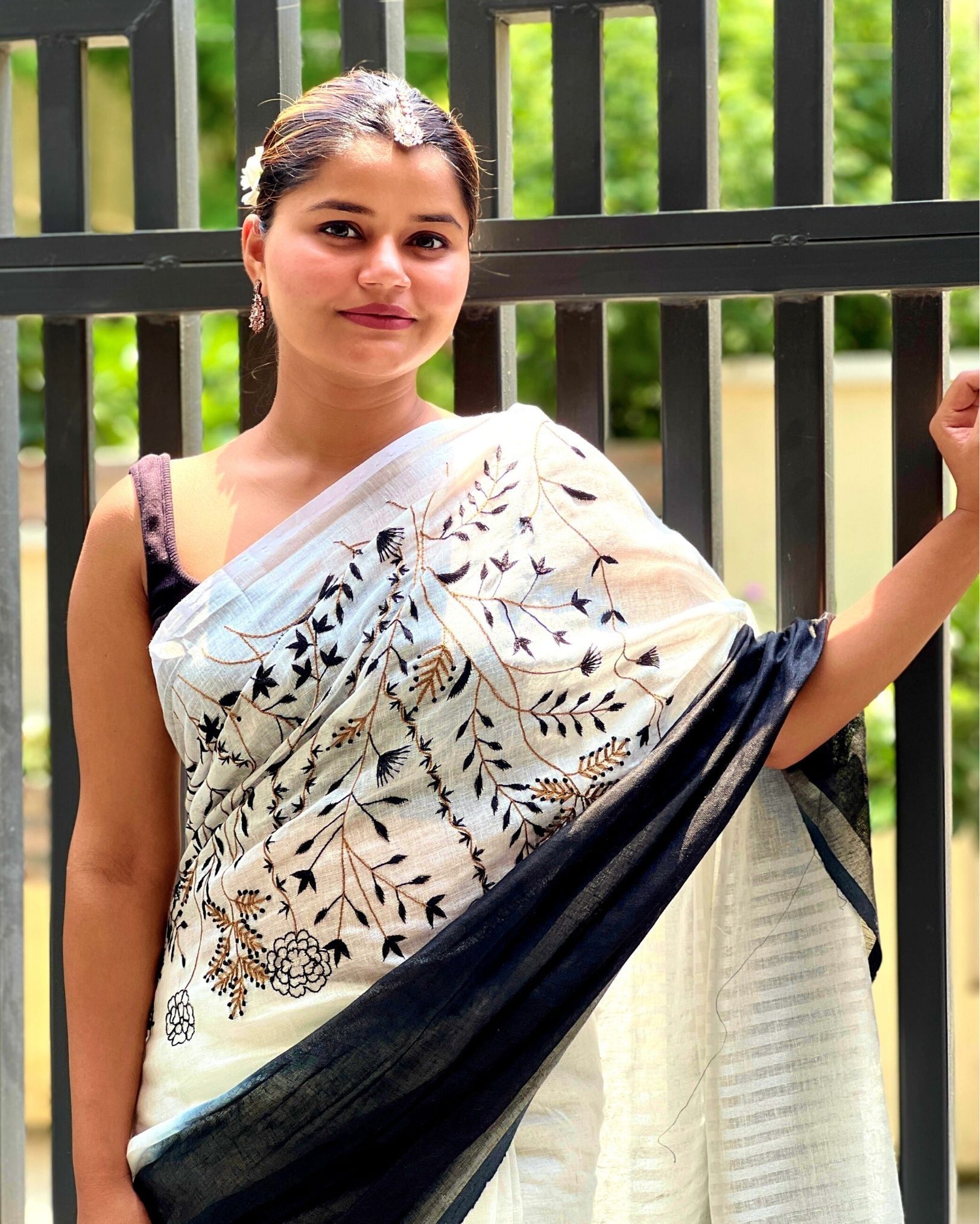Pure Linen Handloom Saree Black & White Color Hand Embroidered with Running Blouse-5478