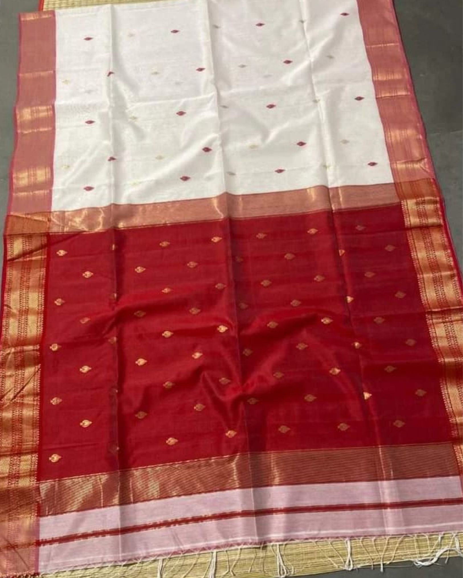 Maheshwari Handloom Silk Saree White Color with Golden Zari Double Design border Paan Buti, Red Color Pallu and running blouse-8167