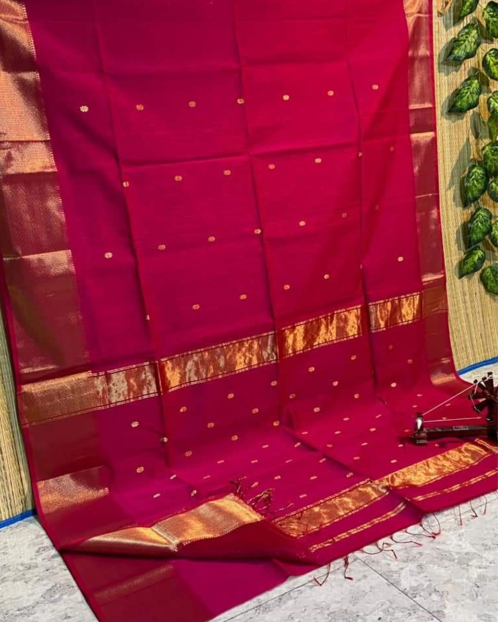 Maheshwari Handloom Handwoven Saree Crimson Pink Color Double Design Zari Border with flower buti pallu and contrast blouse-8656